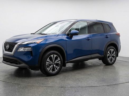 Used 2025 Nissan Rogue SV image 3