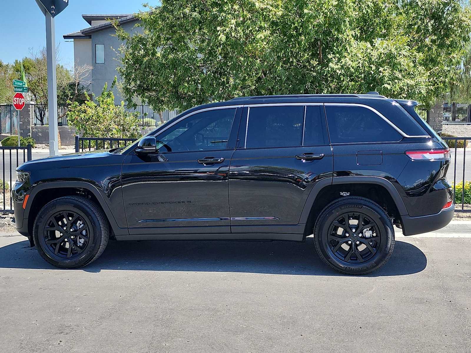 New 2026 Jeep Grand Cherokee Altitude AWD/4WD image 5