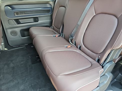 New 2025 Volkswagen ID. Buzz Pro S image 15