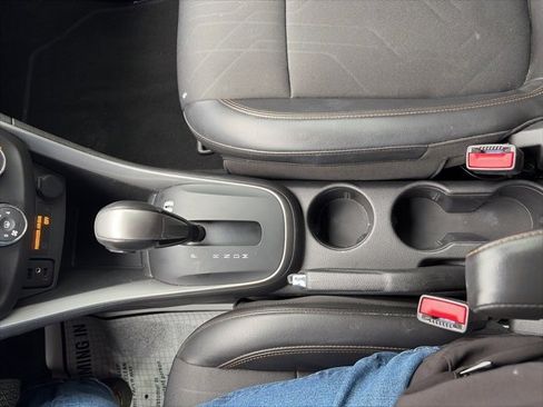 Used 2022 Chevrolet Trax LT w/ LT Convenience Package image 24