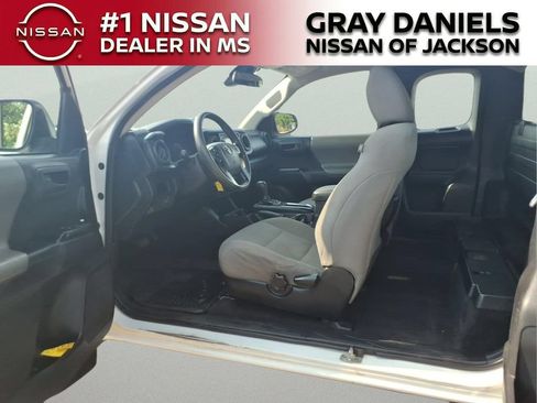 Used 2018 Toyota Tacoma SR RWD image 28