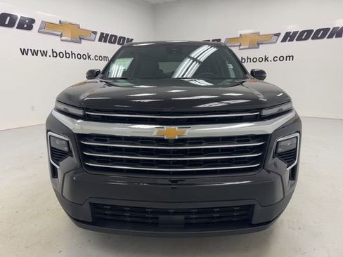 Used 2026 Chevrolet Traverse LT image 2