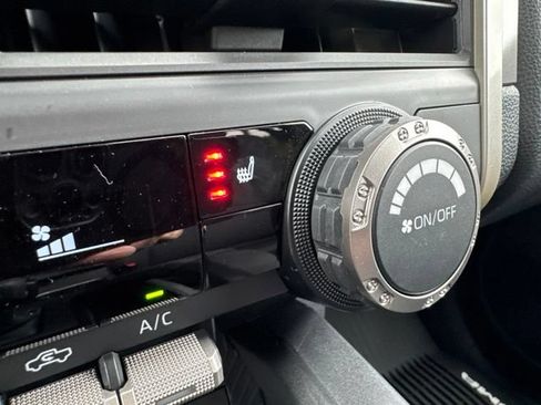 Used 2025 Toyota Tacoma SR5 AWD/4WD image 12
