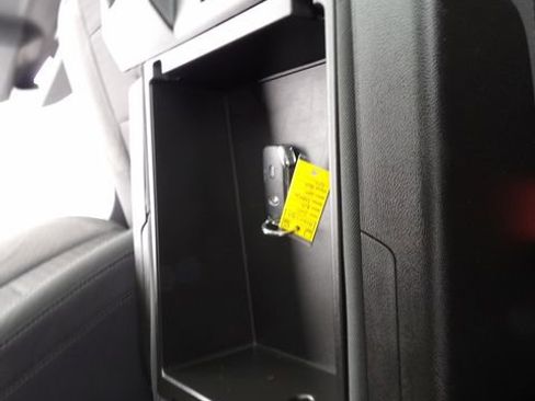 Used 2021 Chevrolet Silverado 1500 LT image 36