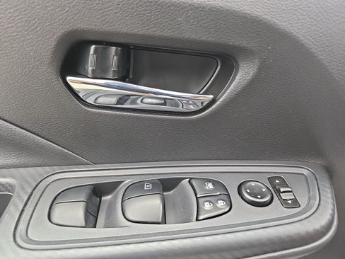 Used 2025 Nissan Versa SV w/ Trunk Package FWD image 29