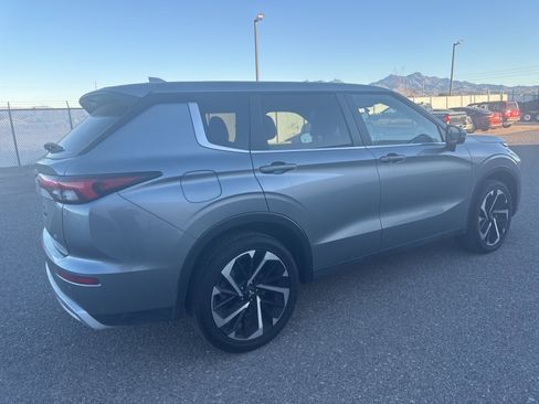 Used 2024 Mitsubishi Outlander SE image 5