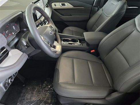 New 2025 Ford Explorer Active w/ Active Comfort Package image 10