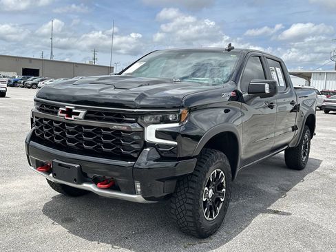 Used 2023 Chevrolet Silverado 1500 ZR2 w/ Technology Package AWD/4WD image 4