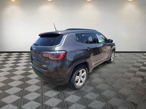 Used 2018 Jeep Compass Latitude w/ Cold Weather Group FWD image 6