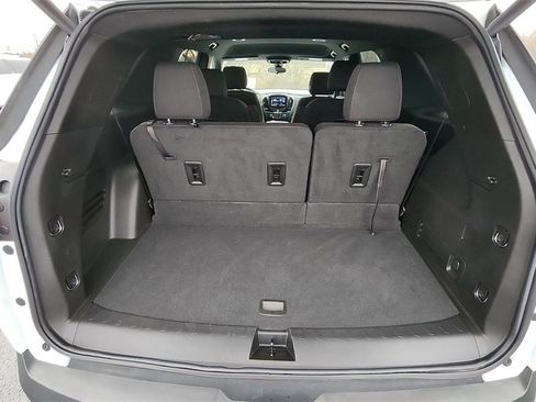 Used 2023 Chevrolet Traverse LT image 28