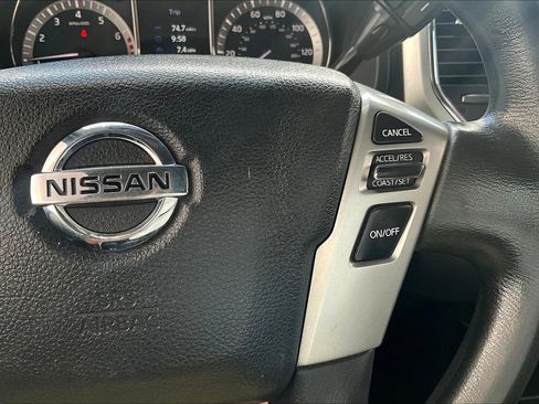 Used 2017 Nissan Titan SV image 19
