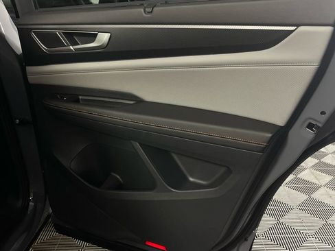 Used 2025 Volkswagen Atlas Peak Edition SE image 32