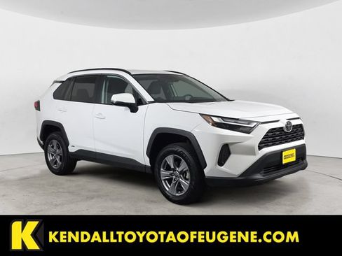 Used 2025 Toyota RAV4 XLE AWD/4WD image 3