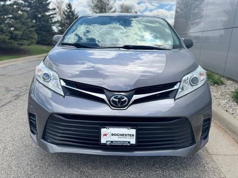 Used 2019 Toyota Sienna LE AWD/4WD image 37