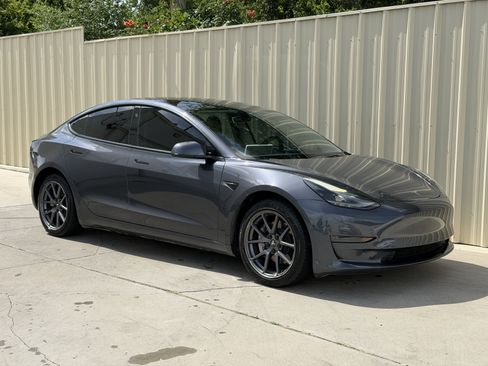 Used 2022 Tesla Model 3 Standard Range RWD image 3