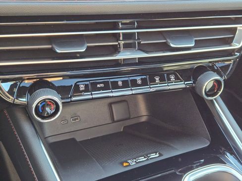 New 2026 Chevrolet Traverse Z71 w/ Enhanced Driving Package AWD/4WD image 28