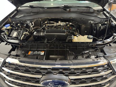Used 2022 Ford Explorer XLT w/ Equipment Group 202A AWD/4WD image 35