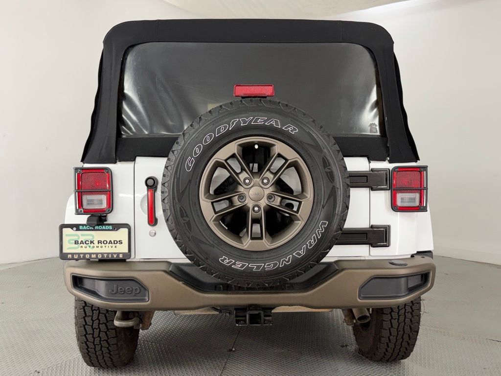 Used 2017 Jeep Wrangler Unlimited Sahara AWD/4WD image 8