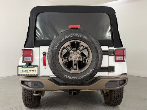 Used 2017 Jeep Wrangler Unlimited Sahara AWD/4WD image 8