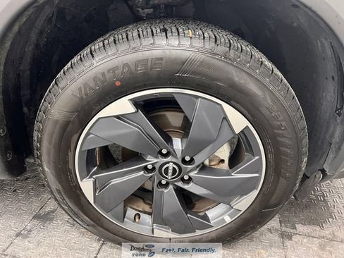 Used 2025 Nissan Rogue SV FWD image 17
