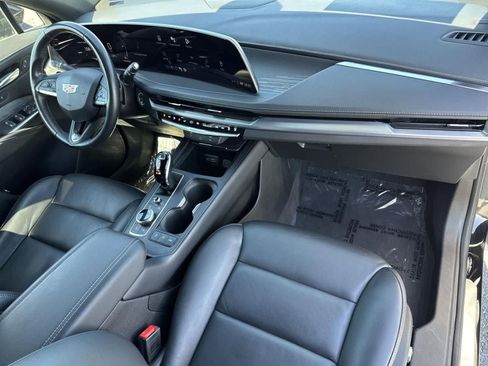 Used 2024 Cadillac XT4 Premium Luxury image 39
