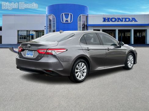 Used 2019 Toyota Camry LE w/ Carpet Mat Package image 8