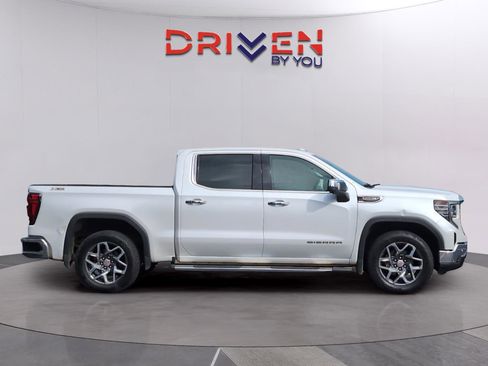 Used 2022 GMC Sierra 1500 SLT w/ SLT Premium Plus Package AWD/4WD image 6