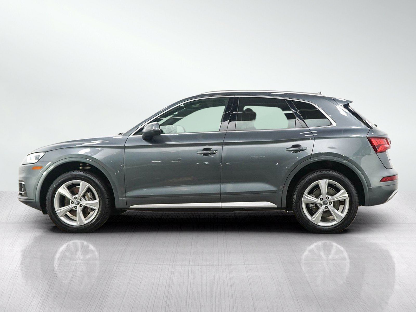 Used 2020 Audi Q5 2.0T Premium Plus w/ Premium Plus Package AWD/4WD image 2