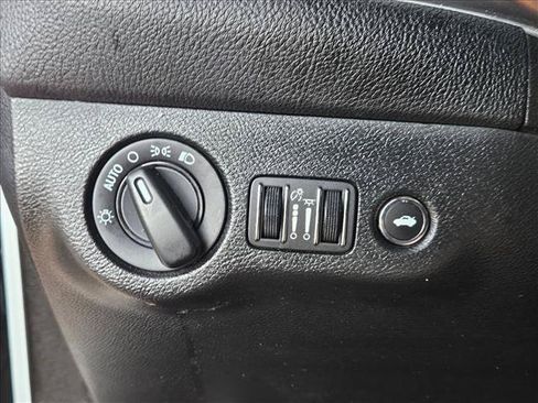 Used 2019 Dodge Challenger SXT RWD image 7