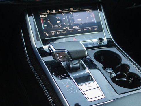 Used 2025 Audi Q8 Prestige image 21