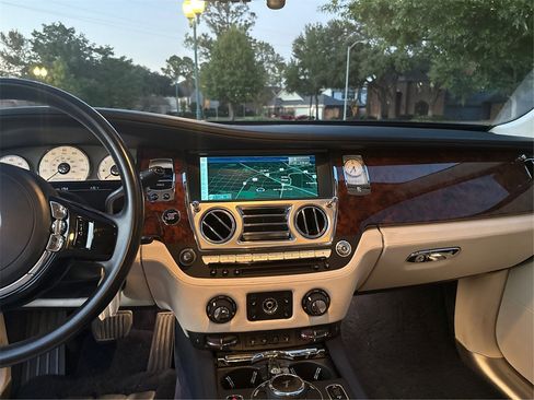 Used 2015 Rolls-Royce Ghost image 16
