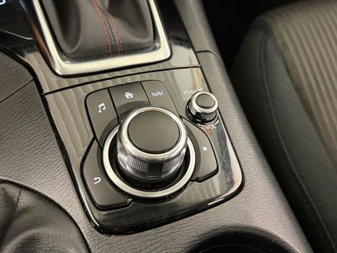 Used 2014 MAZDA MAZDA3 i Touring w/ Technology Package FWD image 21