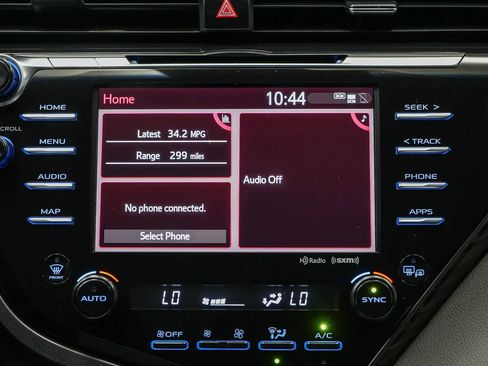 Used 2020 Toyota Camry XLE w/ Carpet Mat Package image 14