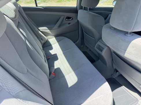 Used 2010 Toyota Camry LE image 14