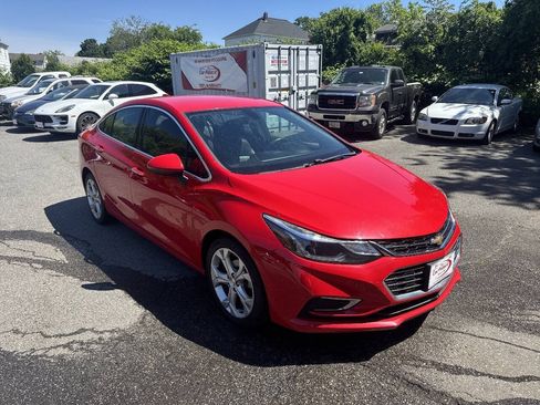 Used 2017 Chevrolet Cruze Premier FWD image 10