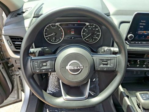 Used 2024 Nissan Rogue S AWD/4WD image 18