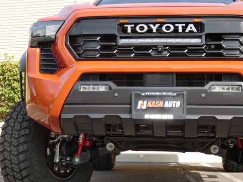 Used 2025 Toyota Tacoma TRD Off-Road w/ TRD Off Road Premium Package image 18