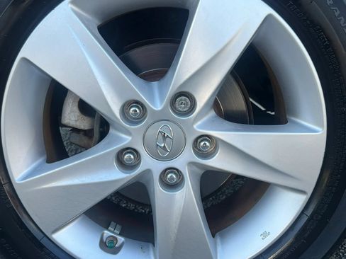 Used 2013 Hyundai Elantra GLS w/ Preferred Pkg FWD image 37