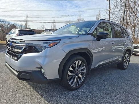 Certified 2025 Subaru Forester Touring AWD/4WD image 4