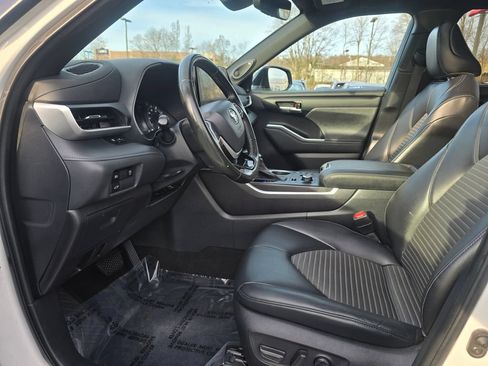 Used 2023 Toyota Highlander XSE AWD/4WD image 14