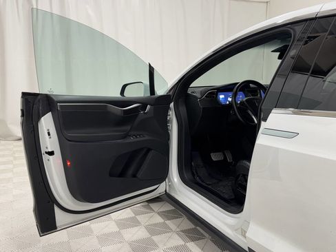 Used 2016 Tesla Model X P100D image 22
