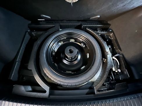 Certified 2025 Volkswagen Taos S AWD/4WD image 30