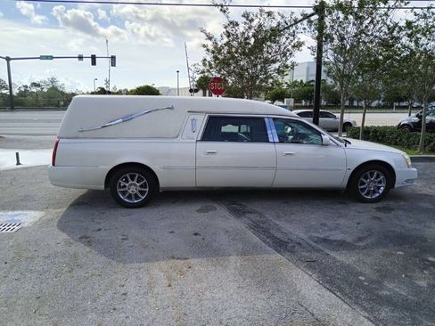 Used 2011 Cadillac DTS Limousine FWD image 2