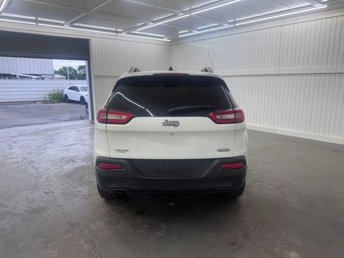 Used 2016 Jeep Cherokee Latitude FWD image 6
