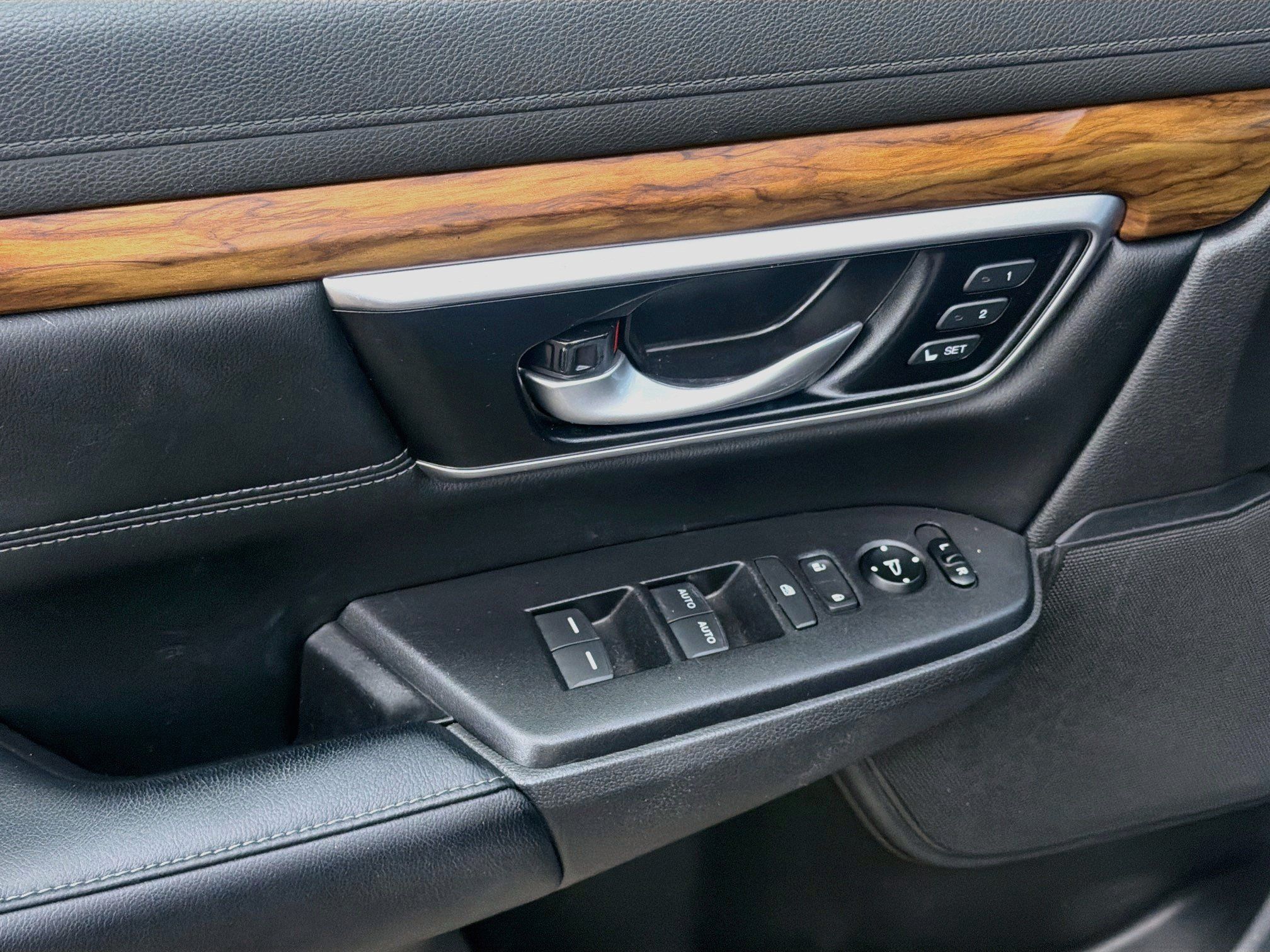 Used 2021 Honda CR-V EX-L image 16