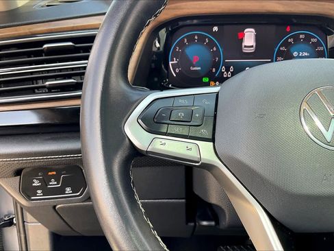 Used 2024 Volkswagen Atlas SE image 25