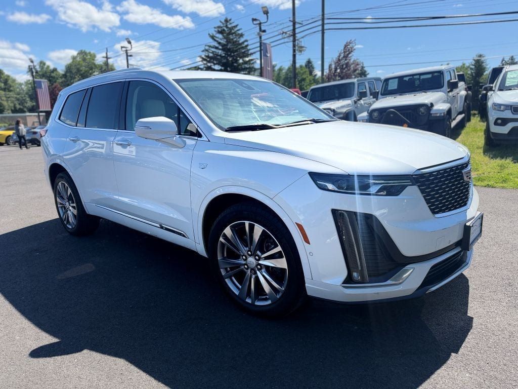 Used 2023 Cadillac XT6 Premium Luxury w/ Technology Package AWD/4WD image 2