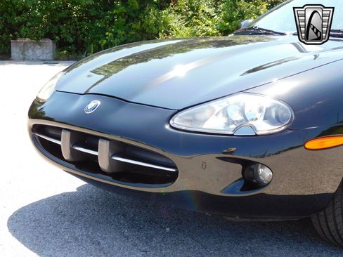 Used 1998 Jaguar XK8 Convertible image 9