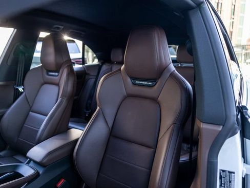 Certified 2025 Porsche Macan Electric RWD image 5