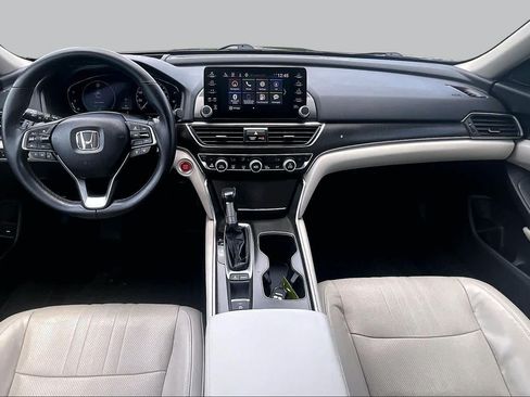 Used 2018 Honda Accord Touring image 16
